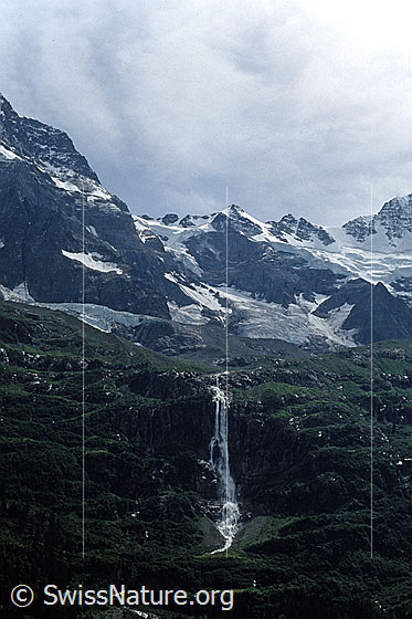 Foto: Schmadribachfall mit Zuckerstock und Hindre Schmadrigletscher. Aufnahme ab Dia.