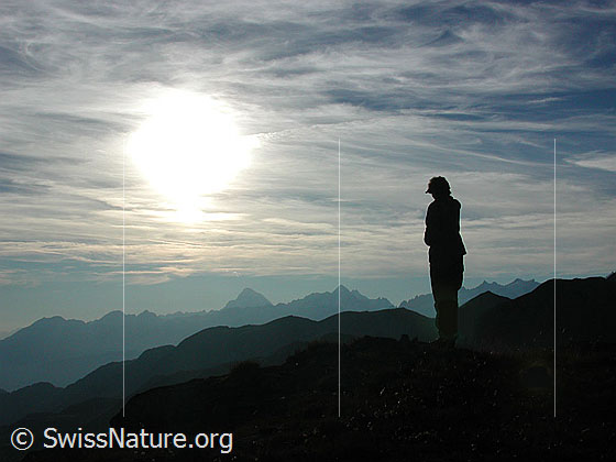 Foto: Abendstimmung mit Person. Blick vom Tälli Richtung W