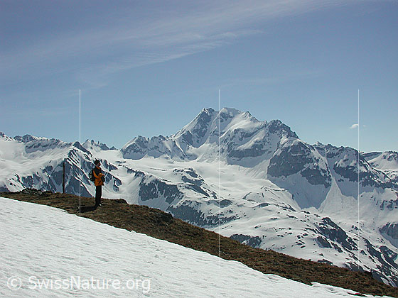 Foto: Blick vom Holzerspitz zum Ofenhorn.