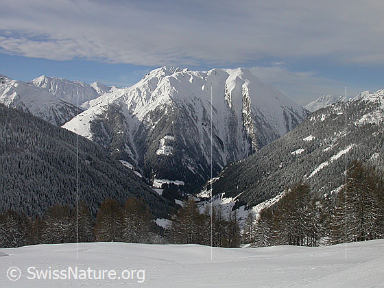 Foto: Frisch verschneite Landschaft mit Binntal, Bättlihorn und Breithorn von ENE.