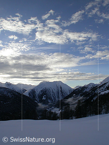 Foto: Abendstimmung über dem winterlichen Binntal.