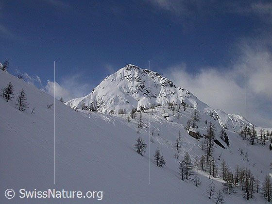 Foto: Im Auftstieg kurz unterhalb Mässersee: Blick Richtung SW. Zu sehen ist der Vorgipfel des Stockhorn.