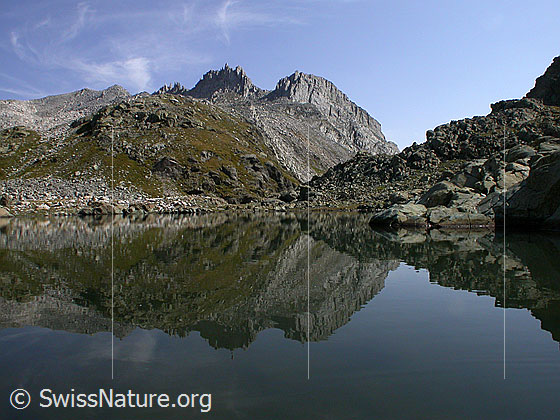 Foto: Spiegelung im Seelein auf dem Grampielpass.