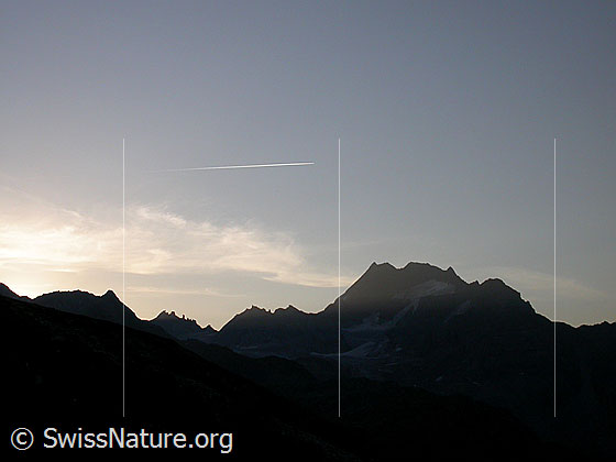 Foto: Im Aufstieg zum Furggulti: Morgenstimmung am Ofenhorn.