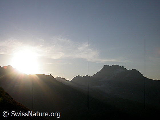 Foto: Im Aufstieg zum Furggulti: Sonnenaufgang mit Ofenhorn