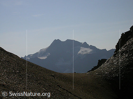 Foto: Blick über den Sattel zwischen 2. und 3. Turbechepf (Pt. Pt. 2971 und 3007) zum Ofenhorn.