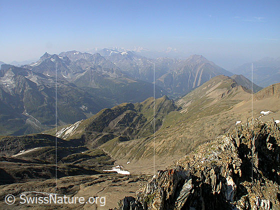 Foto: Gipfel 4. Turbechepf (Pt. 3118): Blick Richtung SW über das Fäldbachtal und das Binntal.
