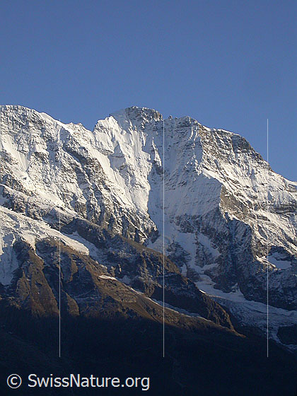Foto: Grosshorn von N (Mürren) im Abendlicht.
Am Fuss der Felswand der Vordre Schmadrigletscher.