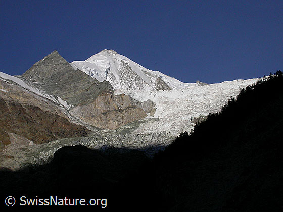 Foto: Weisshorn und Bisgletscher von E (Nähe Randa)
Zu sehen ist der Ostgrat (Normalroute) sowie die NE-Wand.