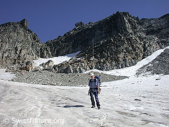 Foto: Im Abstieg vom Gischigletscher. Im Hintergrund Teile des Gischihorn.