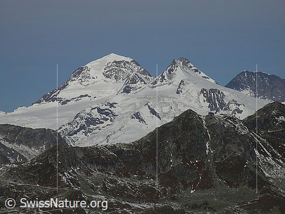 Foto: Blick vom Breithorn zu Mönch, Trugberg und Eiger. Davor das Eggishorn.