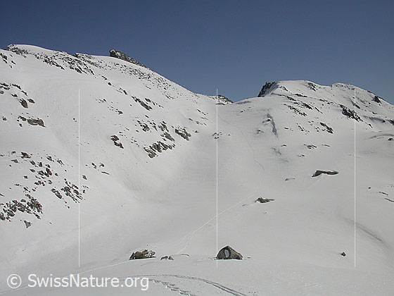 Foto: Im Aufstieg zum Grossen Schinhorn.  Blick vom Schwarzsee Richtung Gipfel.