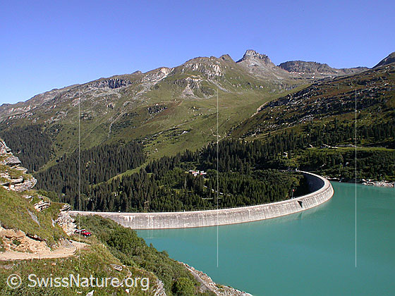 Foto: Zervreilasee mit Staumauer. Im Hintergrund das Guraletschhorn.