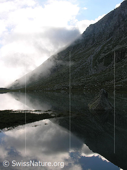 Foto: Stimmungsvolle Spiegelung  im Staubecken Chummibort.