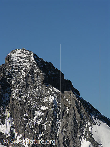 Foto: Blick vom Schilthorn auf die Nordwand und die Normalroute des Gspaltenhorns.