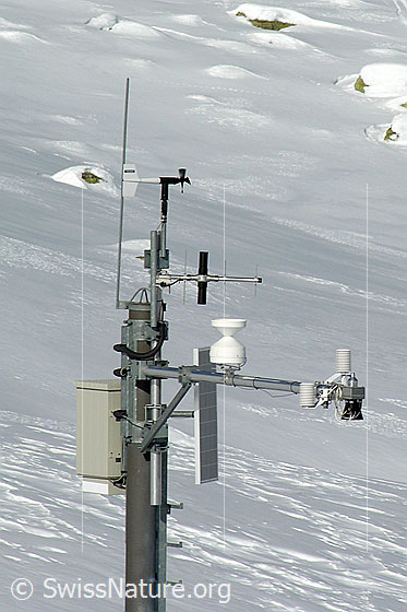 Foto: Meteo-Messstation im Gebirge.