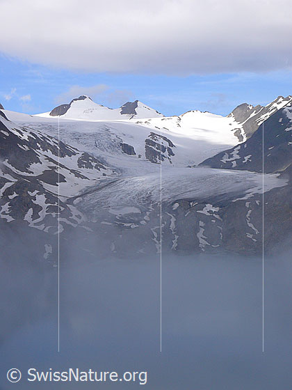 Foto: Morgenstimmung am Griessee und über Griesgletscher und Blinnenhorn.