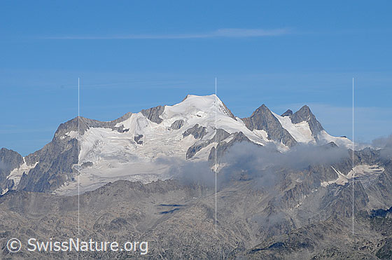 Foto: Klein Wannenhorn, Gross Wannenhorn, Schönbühlhorn, Chamm und Fiescher Gabelhorn.
Gletscher: Triftgletscher