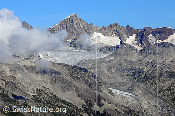 Foto: Minstigergletscher und Oberaarhorn mit Quellwolken.