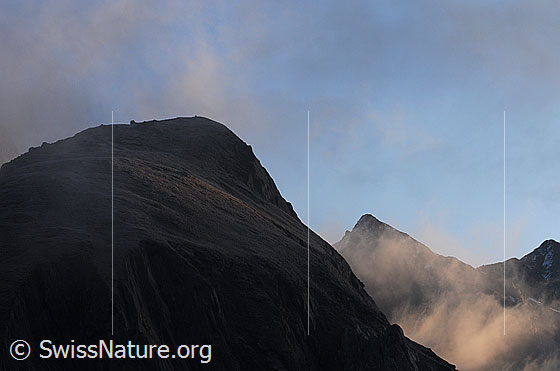 Foto: Wolkenstimmung mit aufziehenden Wolkenfetzen an Turbechepf und Turbhorn.