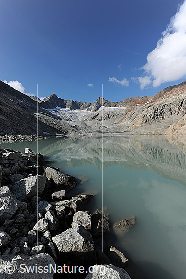 Foto: Gruebengletscher und Gruebensee mit Spiegelung.
Gipfel: Gross Diamantstock - Hiendertelltihorn