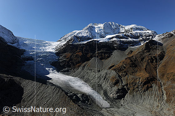 Foto: Les Diablons, Turtmanngletscher und Diablonsgletscher. Die Gipfel sind frisch verschneit und die Berghänge zeigen sich in den Herbstfarben. Deutliche Seitenmoränen zeugen vom einst mächtigen Gletscher.


