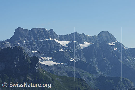 Foto: Glärnisch
Links: Bächistock. Rechts: Vrenelisgärtli
Gletscher: Guppenfirn