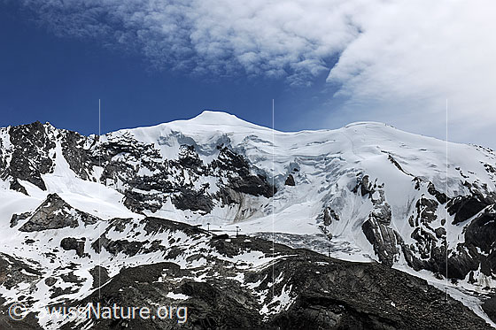 Foto: Weissmies und Hohsaas-Bahn. Am Himmel sind Föhnwolken zu sehen.
Gletscher: Triftgletscher

.
