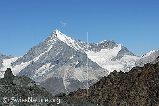 Foto: Weisshorn und Bishorn mit Rotgrat im Vordergrund.
Gletscher: Schaligletscher und Bisgletscher