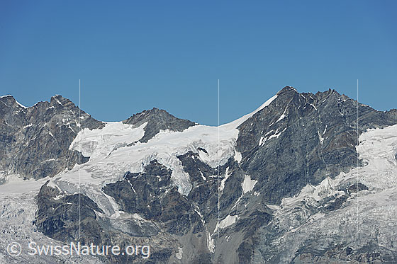 Foto: Pointe Sud de Moming, Pointe Nord du Moming, Schalihorn, Hohlichtgletscher und Schaligletscher.
Gletscher: Hohlichtglestscher (links) und Schaligletscher (rechts).