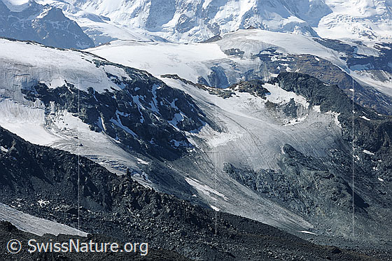 Foto: Längfluegletscher.
Gletscher: Längfluegletscher (Vordergrund, rechts davon die Pfulwe)
Dahinter: Triftjigletscher (rechts) und Stockhorngletscher N, dazwischen das Stockhorn.