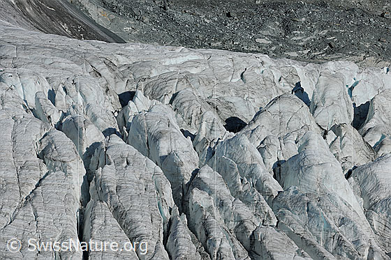 Foto: Gletscherspalten und Eistürme im Allalingletscher.
