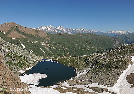 Foto: Blausee, Saflischtal und Berner Alpen. Links ist das Saflischhorli zu sehen.