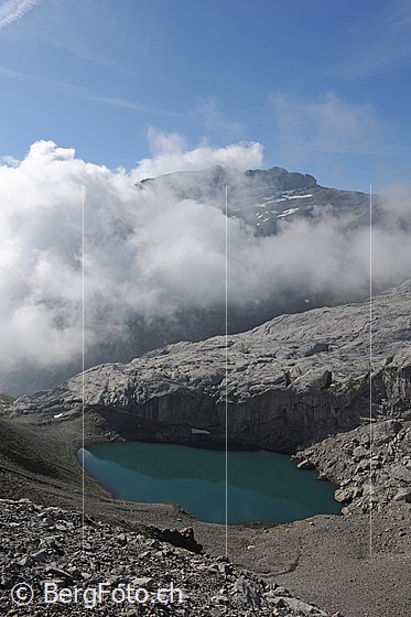 Foto: Wolkenstimmung über dem Lac de Ténéhet.
