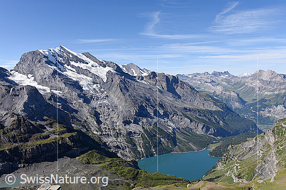 Foto: Doldenhorn (inkl. Doldenhorngletscher) und Oeschinensee vom Bundstock.