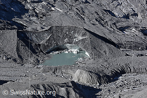 Foto: Gletschersee (Randglazialer See) und Eisberg

