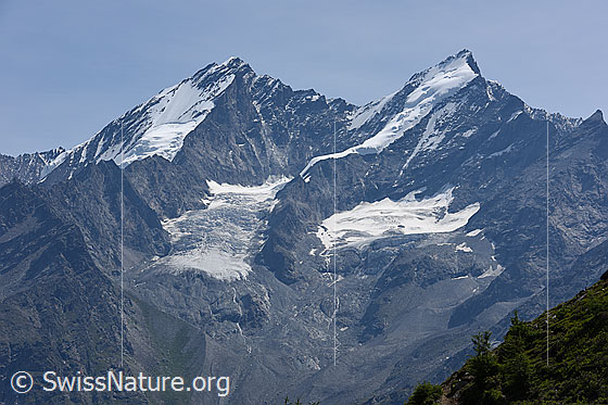 Foto: Dom, Täschhorn und Kingletscher.
Im unteren Teil des Fotos sind die z.T. interessant geformten Seitenmoränen früherer Vorstösse zu sehen.
