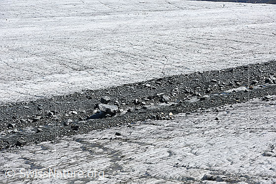 Foto: Mittelmoräne auf dem Allalingletscher.

