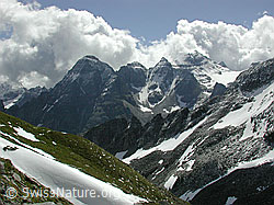 Photo: Rote-Sulz: Helsenhorn-Gruppe mit Wolken