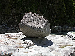 Photo: Felsblock auf Gletscherschliff