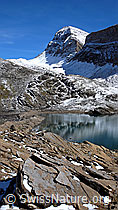 F043183: Bergsee und verschneiter Gipfel
