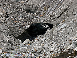 F050422: Eisbrücke am Gletscherrand