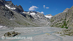 Foto: Schwemmebene und Berglandschaft im Haslital