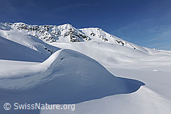 F066227: Formen in schneebedeckter Berglandschaft