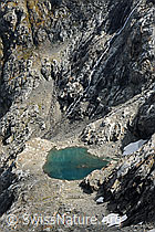 F071136: Kleiner Bergsee in felsiger Umgebung
