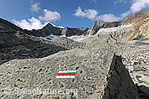 F071660: Markierung Bergweg an Felsblock