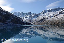 F072592: Spiegelung im Lac de Moiry