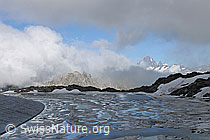 Photo: Mit Eisschollen bedeckter Gletschersee