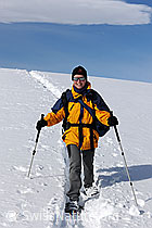 F083089: Schneeschuhläuferin