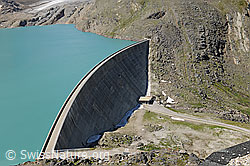 F099684: Bogenstaumauer und Stausee